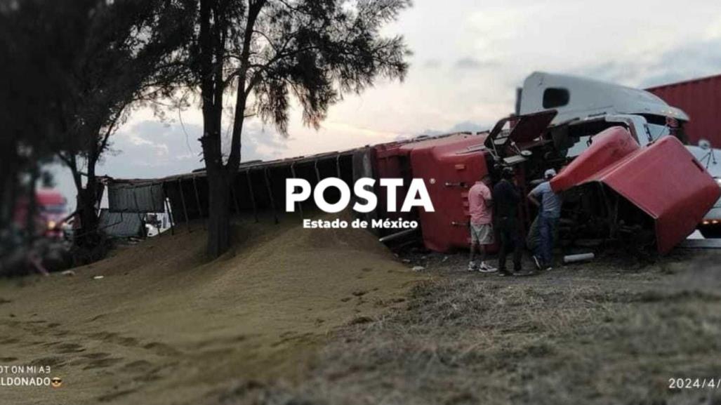 Colapsa volcadura la autopista México-Pirámides