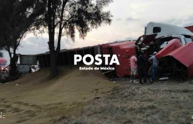 Colapsa volcadura la autopista México-Pirámides