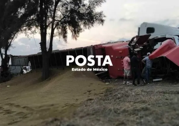 Colapsa volcadura la autopista México-Pirámides