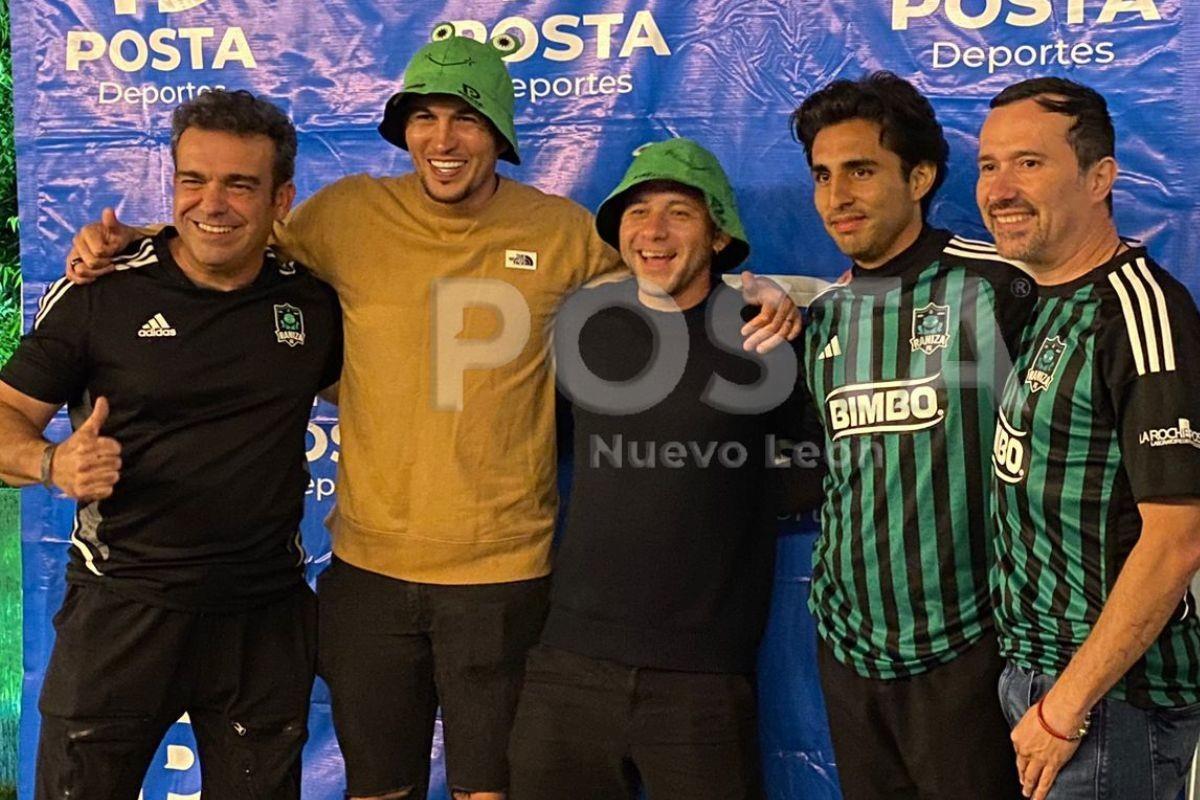 Se reúnen familiares y amigos para apoyar a la Raniza FC en su partido contra Cuervos Foto: Gustavo Rodríguez