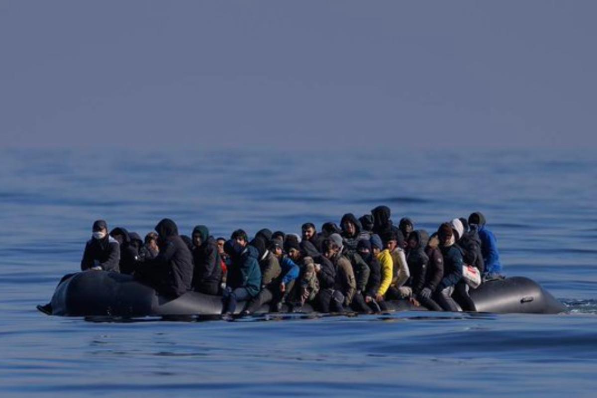 Los migrantes se encontraban abordo de una balsa Foto: X(Twitter) @antmartinb