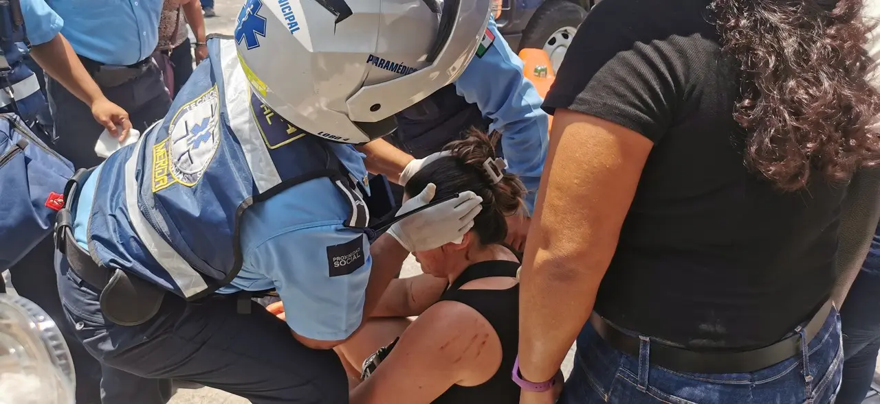 Una turista canadiense fue herida por un tabasqueño con un hacha sin motivo aparente mientras caminaba en el primer cuadro de la ciudad.- Foto de Alejandra Vargas