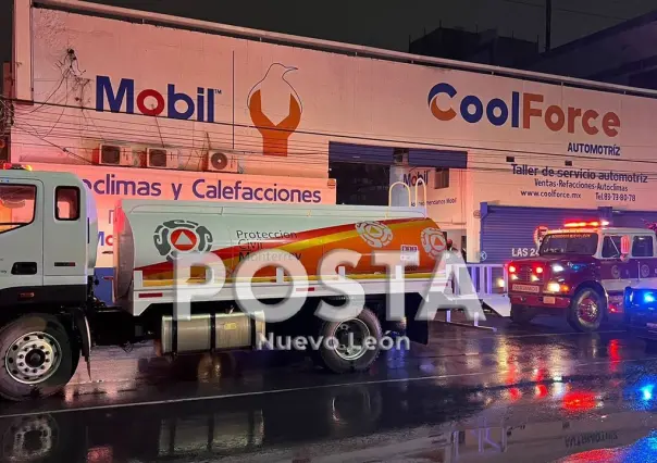 Cortocircuito provoca incendio en negocio de Monterrey