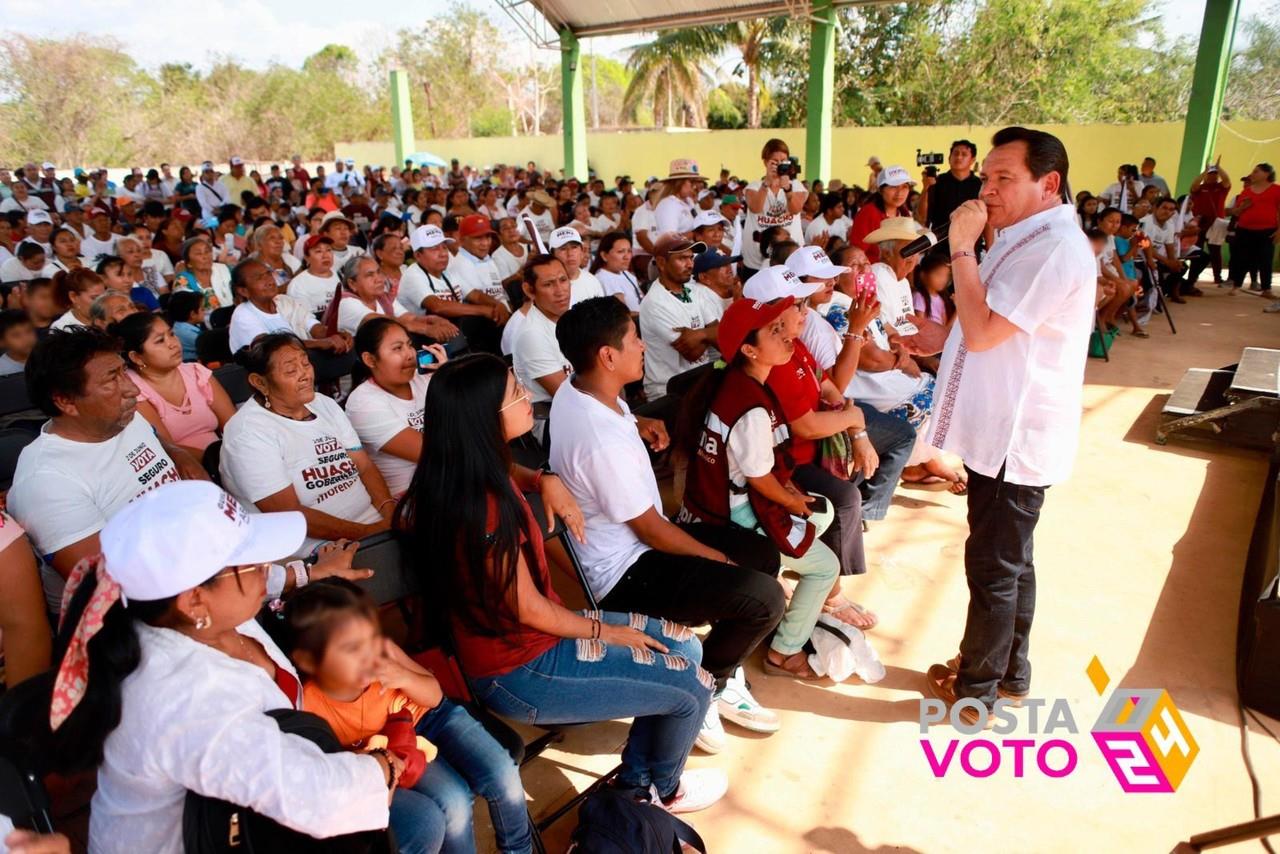 Huacho Díaz Mena, reafirma su compromiso con el sector educación. Foto: Cortesía