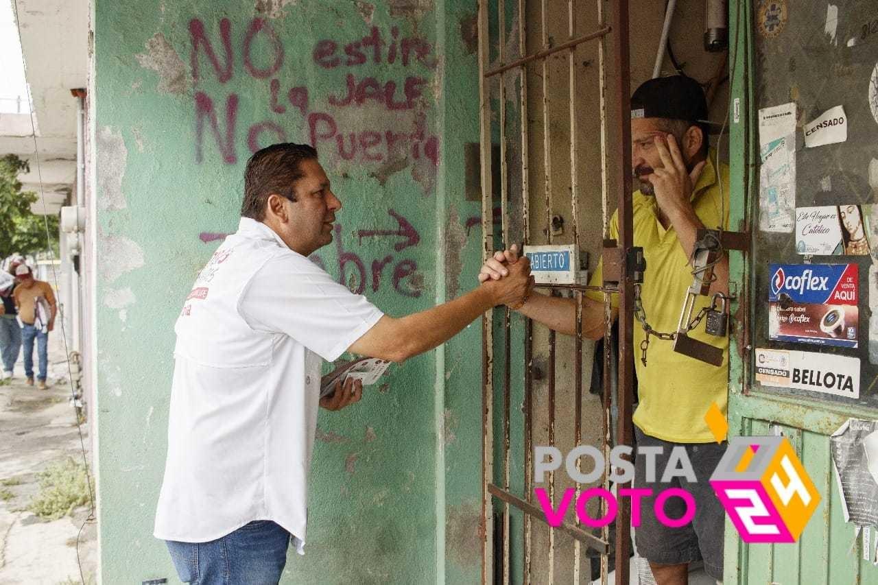 Arturo Benavides, agregó que la lluvia de peticiones para tapar baches son el común denominador en los recorridos por las colonias, por lo que reiteró que se protegerá a peatones y automovilistas que sufren con esta problemática, a través del plan denomina