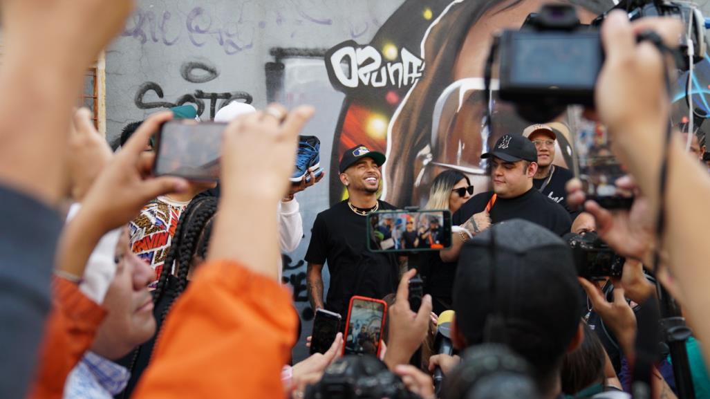 Ozuna en el barrio de Tepito, visita el mural en su honor