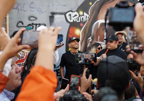 Ozuna en el barrio de Tepito, visita el mural en su honor