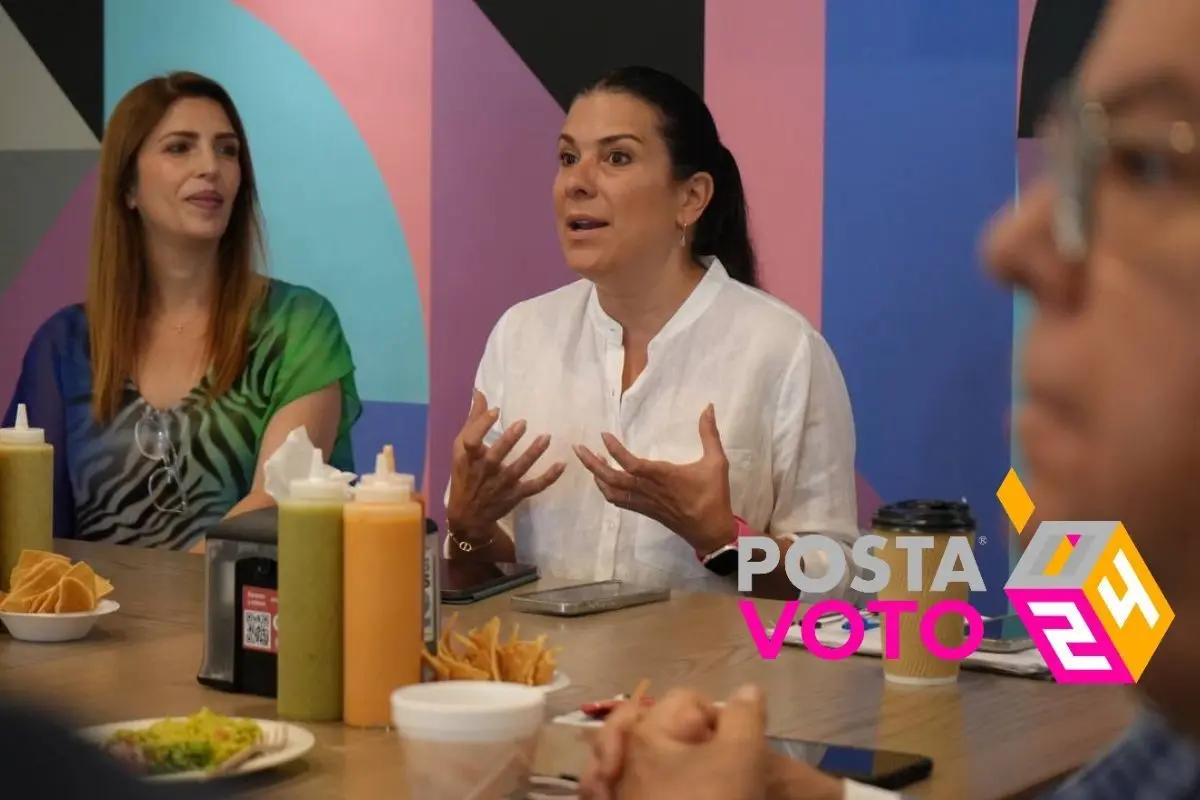 Lorenia Canavati exponiendo su plan para solucionar problemas en Centrito Valle. Foto: Movimiento Ciudadano