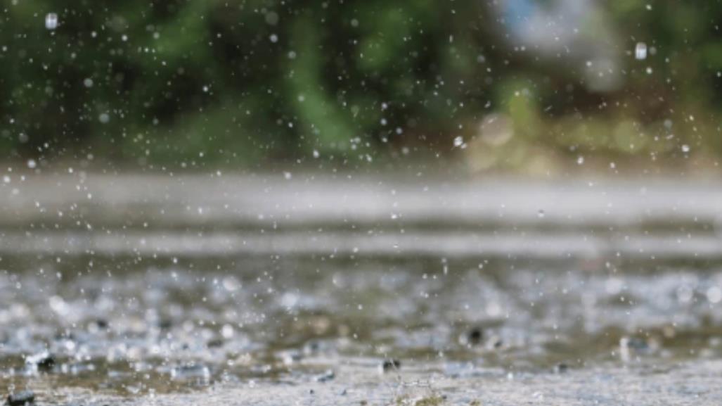 Lluvias al noreste, centro, oriente y sureste de México; sigue ambiente caluroso