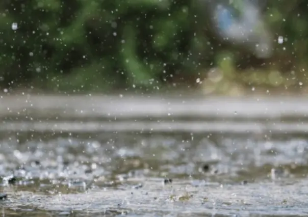 Lluvias al noreste, centro, oriente y sureste de México; sigue ambiente caluroso