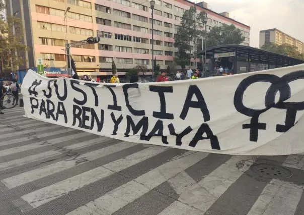 Bloquean estación Tlatelolco del Metrobús, denuncian lesbofobia tras accidente