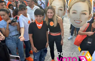 Realizan largas filas para tomarse selfies con Mariana Rodríguez