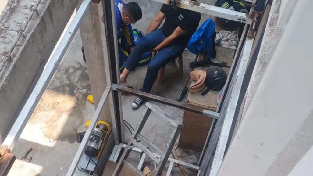 Cae elevador en construcción y lesiona a tres trabajadores en Coyoacán