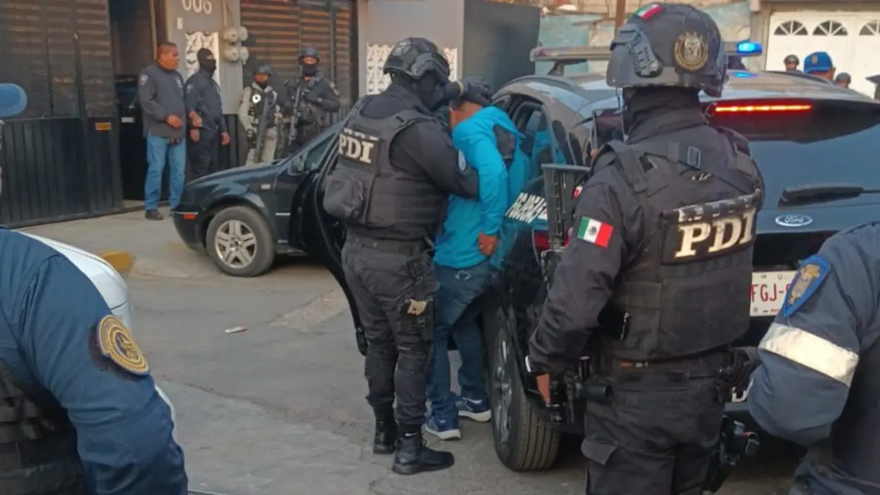 Detenido en cateo en la GAM. Foto: Ramón Ramírez