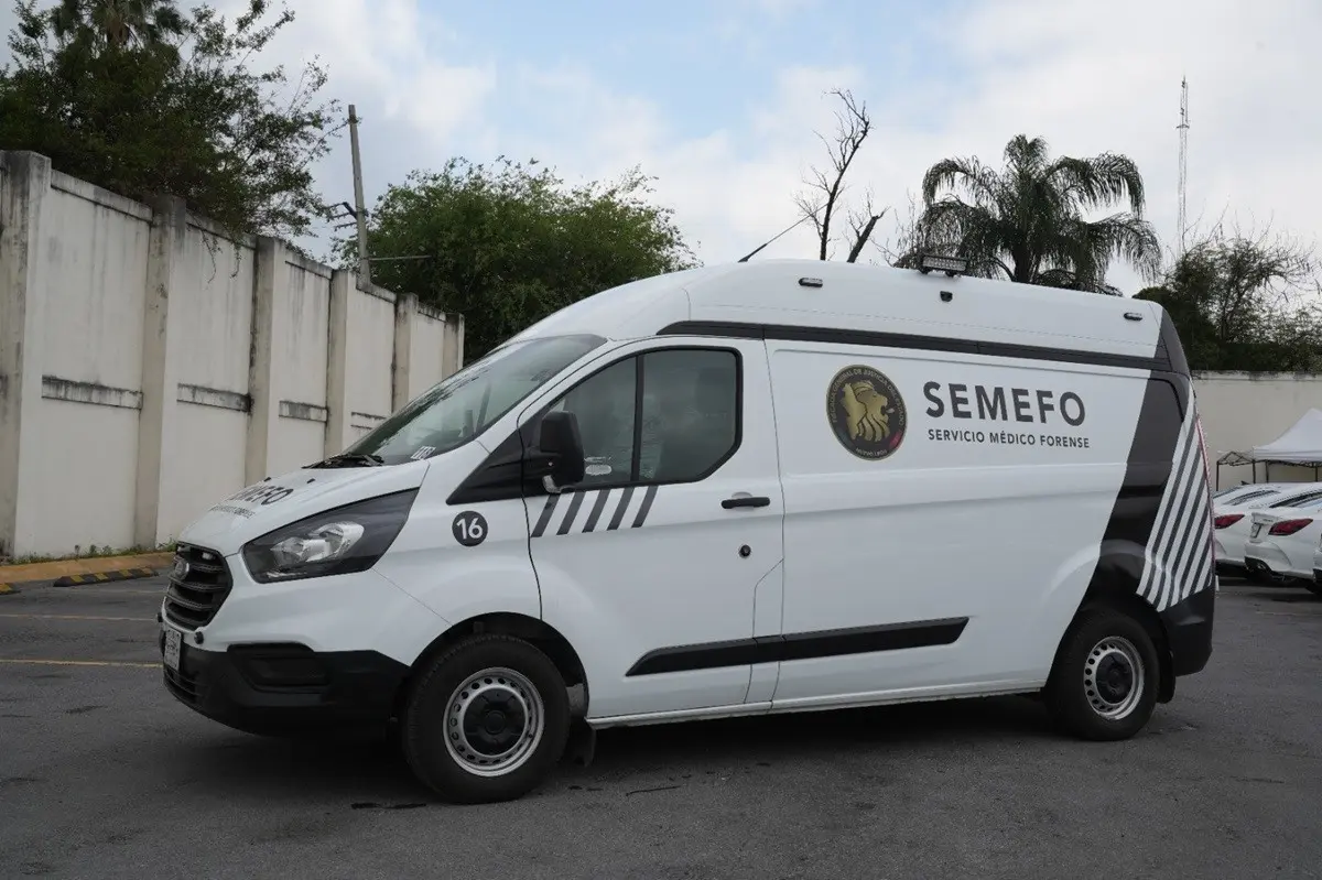 Incorpora Fiscalía cinco ambulancias nuevas para traslado de cuerpos