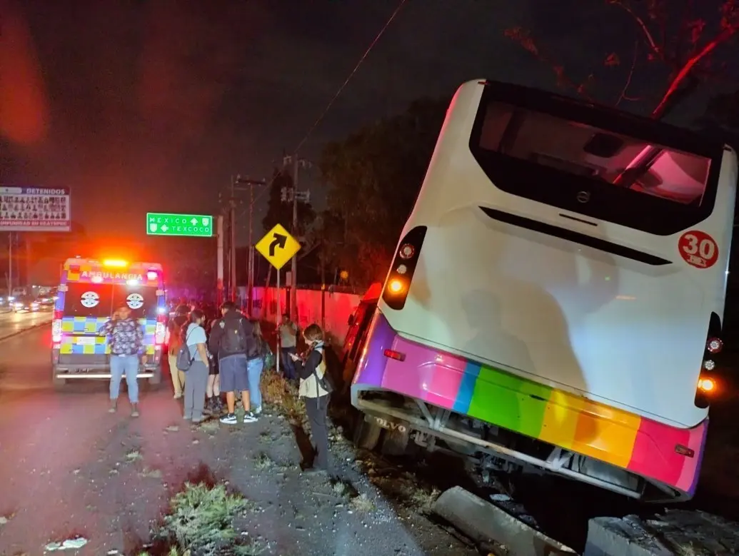 Ante el accidente buscan garantizar atención médica a pasajeros lesionados. Imagen: GEM