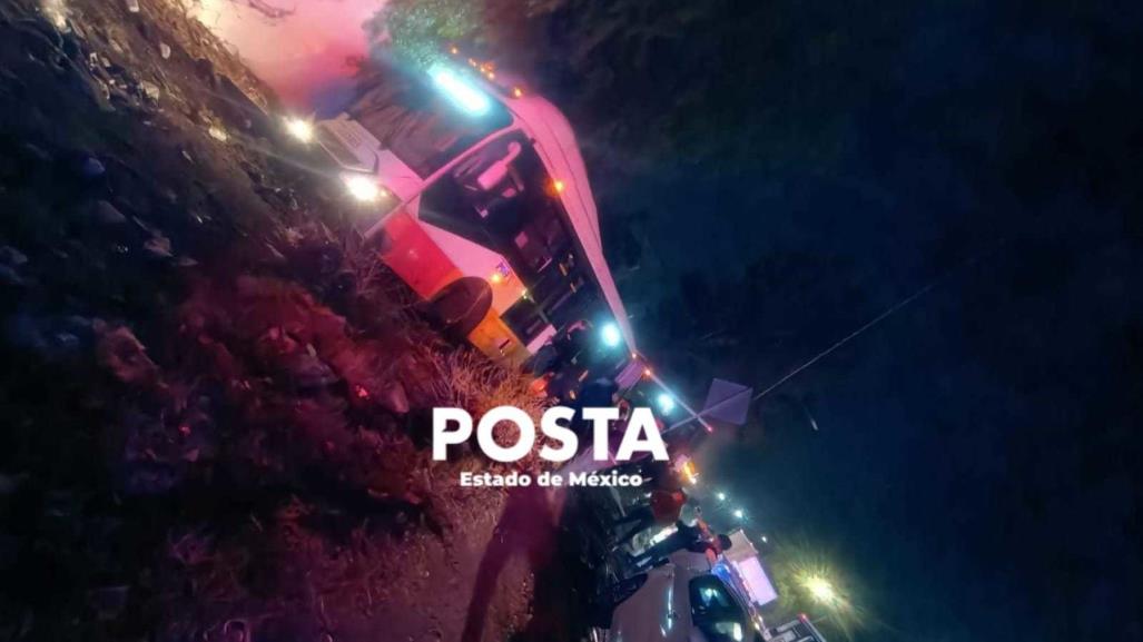 Se desmaya chofer de Mexibus, sale del muro y choca en Ecatepec