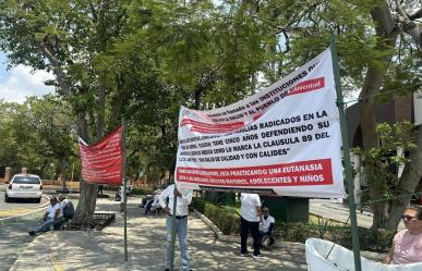 Jubilados de Pemex protestan en Mérida por la falta de servicios médicos