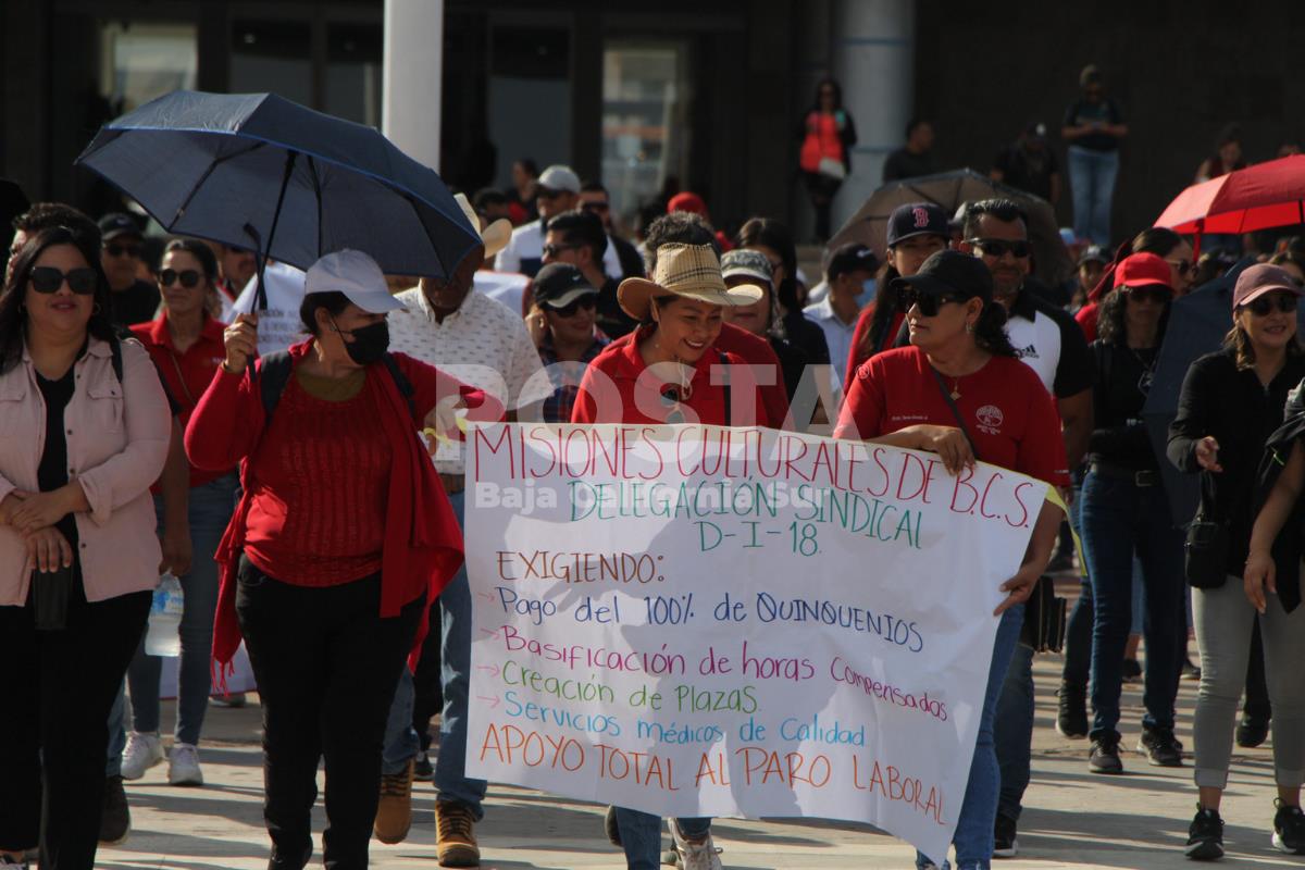 Cumplen docentes una semana de manifestaciones en BCS