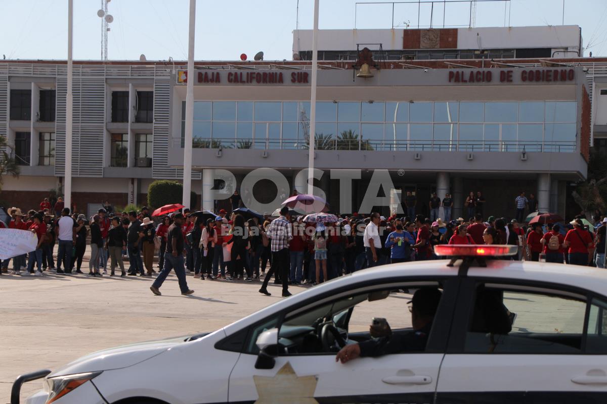 Cumplen docentes una semana de manifestaciones en BCS