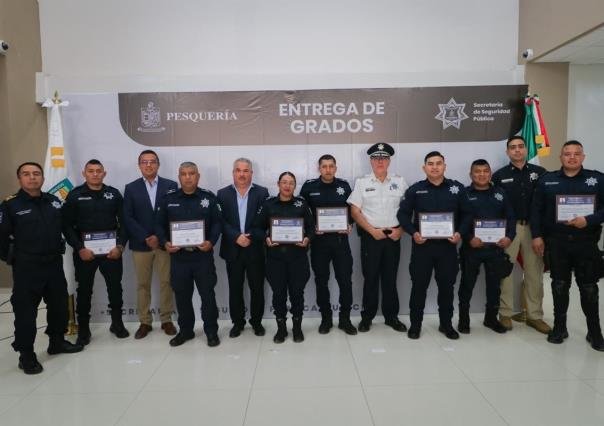 Reconocen a policías de Pesquería por su valentía en operativo