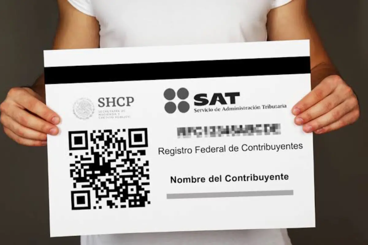 El RFC es una clave alfanumérica que el gobierno utiliza para identificar a las personas que practican alguna actividad económica en México. Foto: SAT