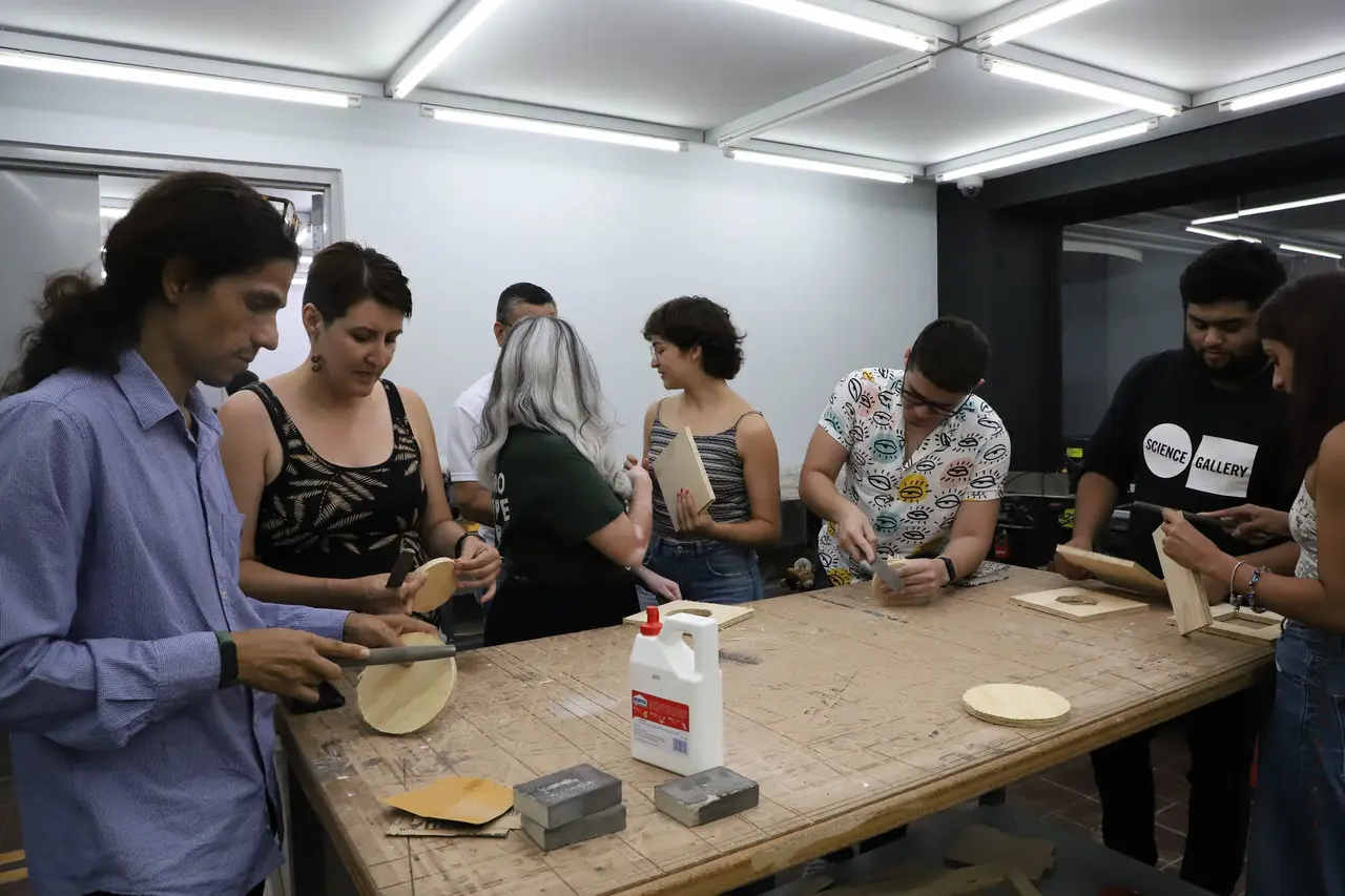 El evento, conocido como Sábado en LABNL, es realizado el último sábado de cada mes y tiene como objetivo promover la interacción entre la comunidad. Foto: Especial.