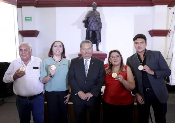 Escobedo entrega la Presea Capitán José de Treviño a ciudadanos distinguidos