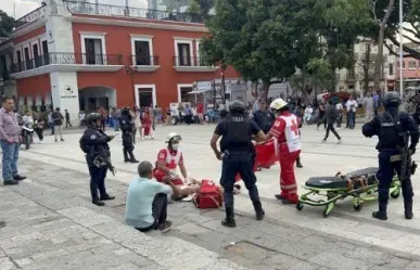 Se prende fuego hombre en plaza de Oaxaca y nadie le ayuda