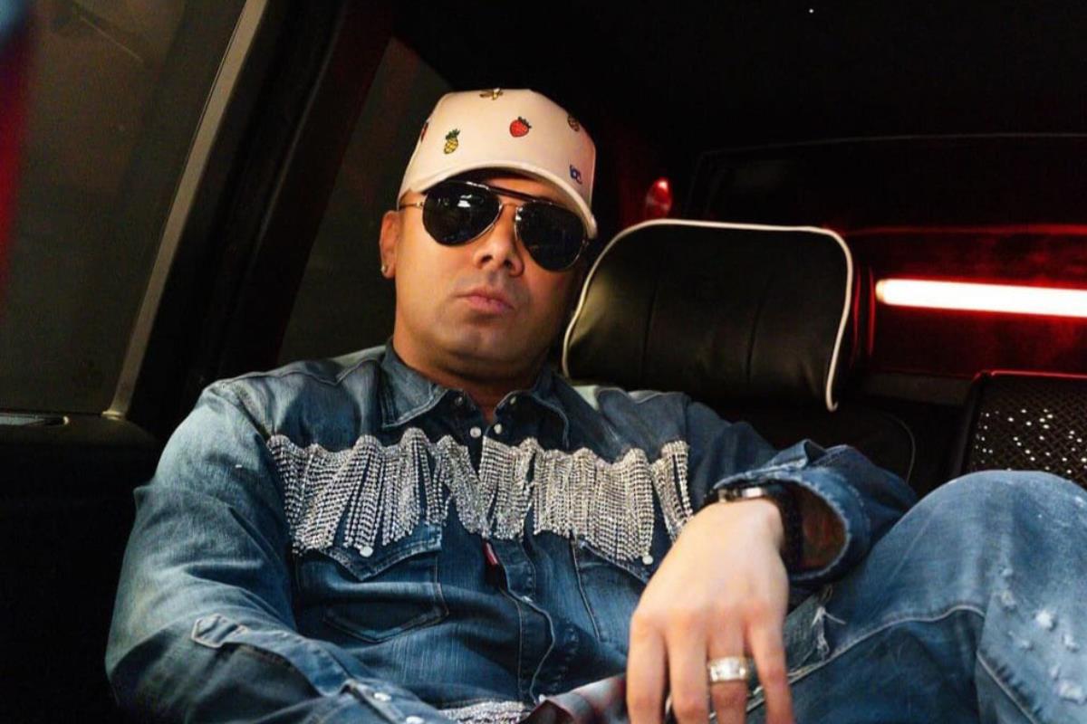 Wisin en anuncio de su álbum en automóvil. Foto tomada de: (Instagram) @wisin