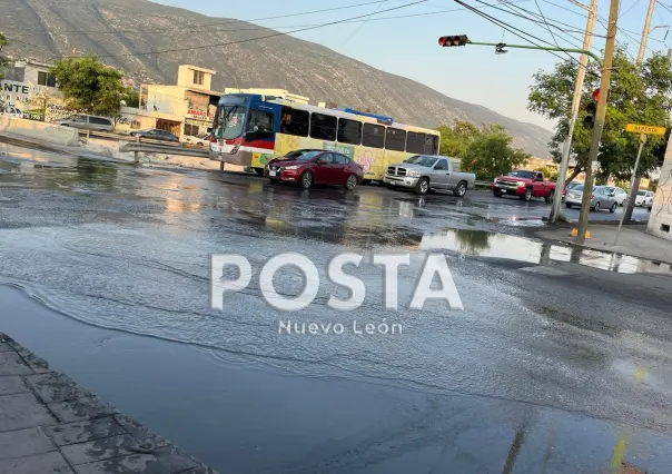 Fuga de aguas negras afecta a vecinos de la colonia Fomerrey 113 en Monterrey