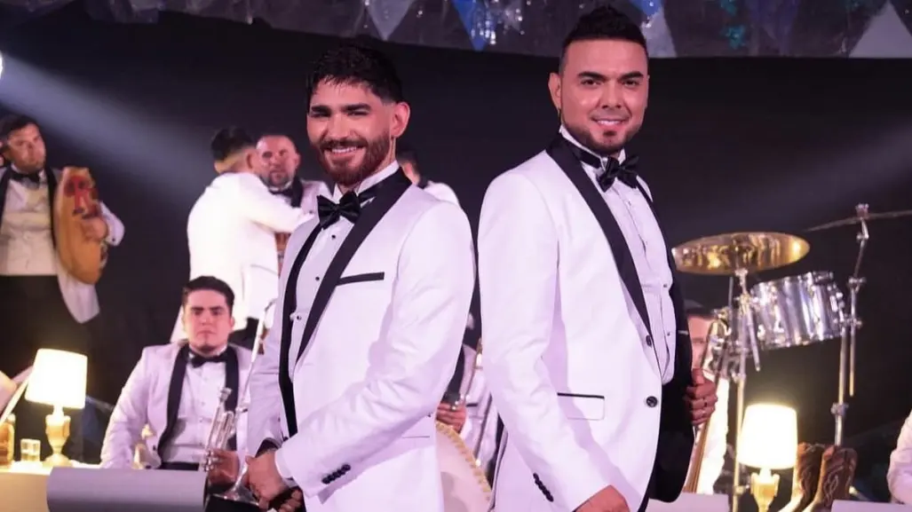 Fan realiza tocamientos a vocalista de Banda El Recodo en pleno show (VIDEO)