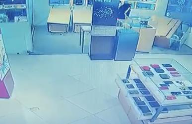 #VIDEO Roban joyería en Coyoacán, usaron mazos para el atraco