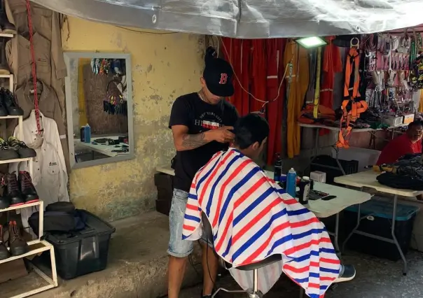 Joven se anima a poner su Barber en la vía pública