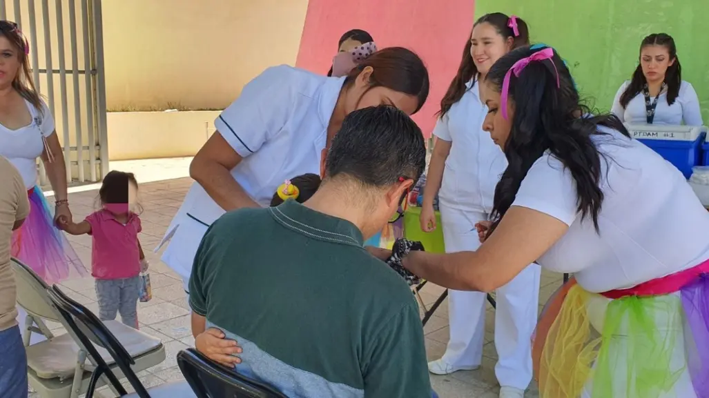 Inician los festejos del Día del Niño en la jornada de vacunación