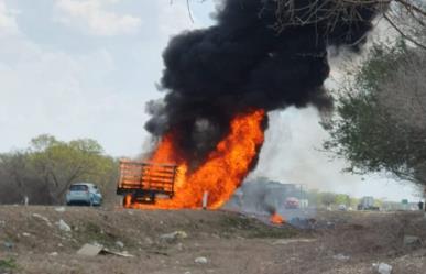 Camioneta de poblanos se incendia en la vía Mérida-Campeche