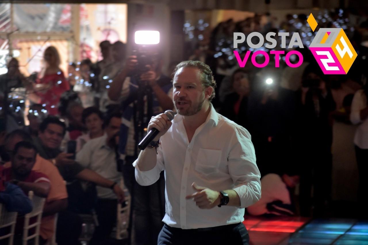 Santiago Taboada Cortina sostuvo un encuentro con cerca de quinientos trabajadores y líderes sindicales representando a 22 secciones del SUTGCDMX y a los trabajadores del Sindicato de Recicladores. Foto: Enrique Pérez / POSTA