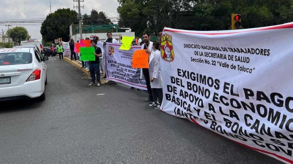 Personal de Salud en Edomex se manifiesta por falta de bases e insumos