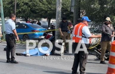 Choca ruta con motociclista y lo mata en Monterrey