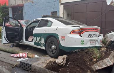 Aparatoso choque es protagonizado por una patrulla y un auto en GAM