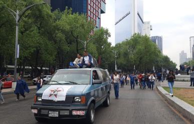 ¡Se quedan en plantón! Familiares y normalistas de Ayotzinapa llegan a CDMX