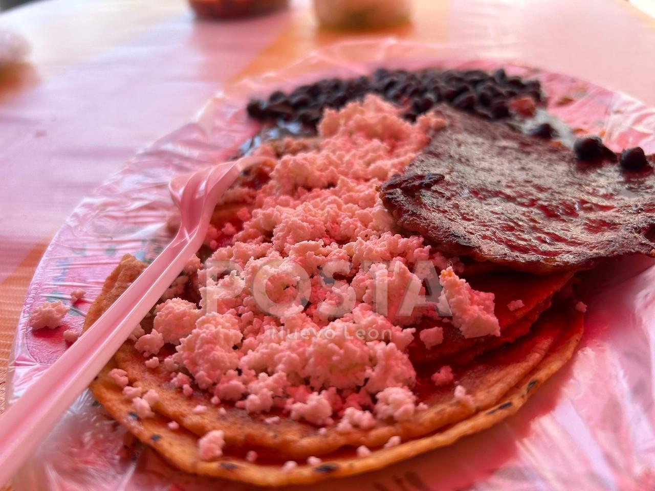 POSTA realizó un recorrido por la Alameda, se contabilizaron cerca de 40 puestos, la mayoría ofrece platillos tradicionales y preparados con productos frescos. Foto: POSTA.