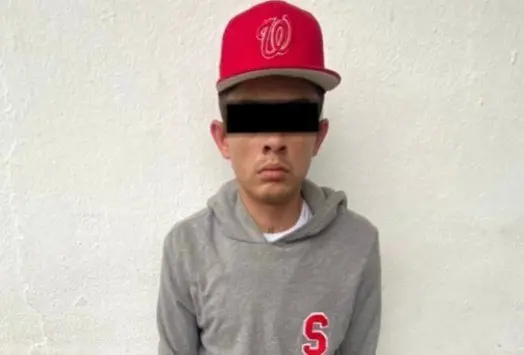 Alfonso David R, de 27 años al momento de su detención vestía una gorra roja y una sudadera gris. Foto: Policía de Guadalupe.