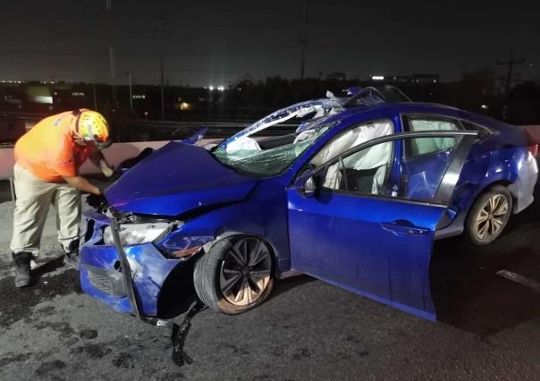 Vuelca hombre su auto tras viajar ebrio en Apodaca