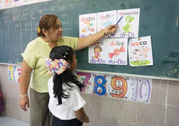 La profesora Rosa Padilla Díaz es nombrada Maestra Distinguida 2024