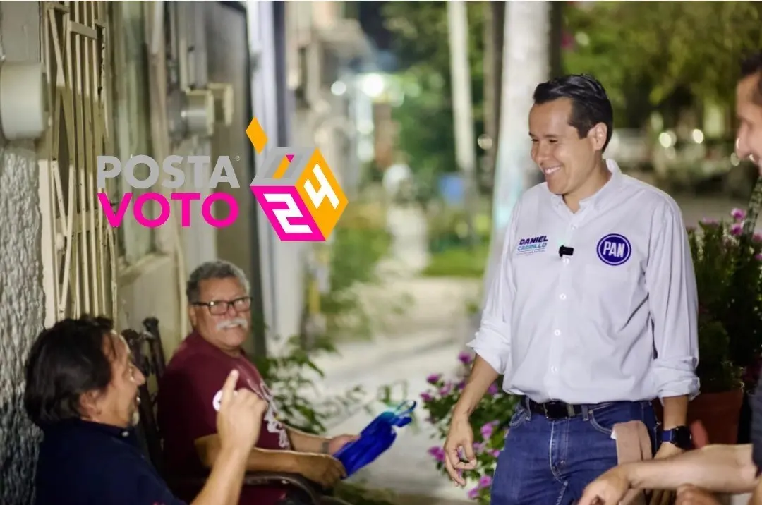 Daniel Carrillo conversando con vecinos del municipio de San Nicolás. Foto: Daniel Carrillo.