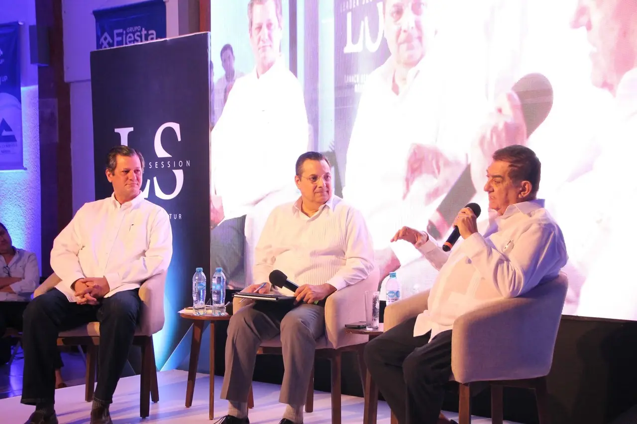 Empresarios yucatecos hablaron sobre el cambio generacional en las empresas durante un foro realizado ayer en Mérida.- Foto de la CANACO SERVYTUR