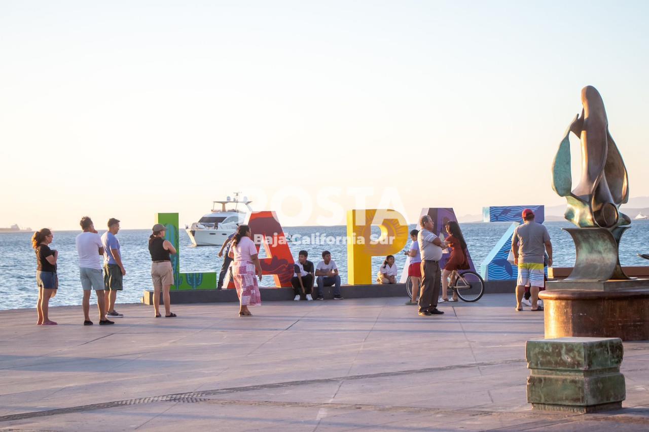 Letras de La Paz en el malecón. I Foto: Alberto Cota, POSTA.