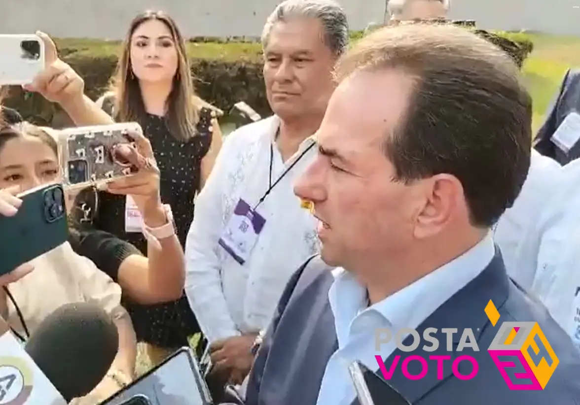 José Francisco Yunes Zorrilla, candidato de la coalición PRI-PAN-PRD llegó al museo de antropología de Xalapa para su encuentro con sus contrincantes en el primer debate por la gubernatura. Foto: Rosalinda Morales / POSTA