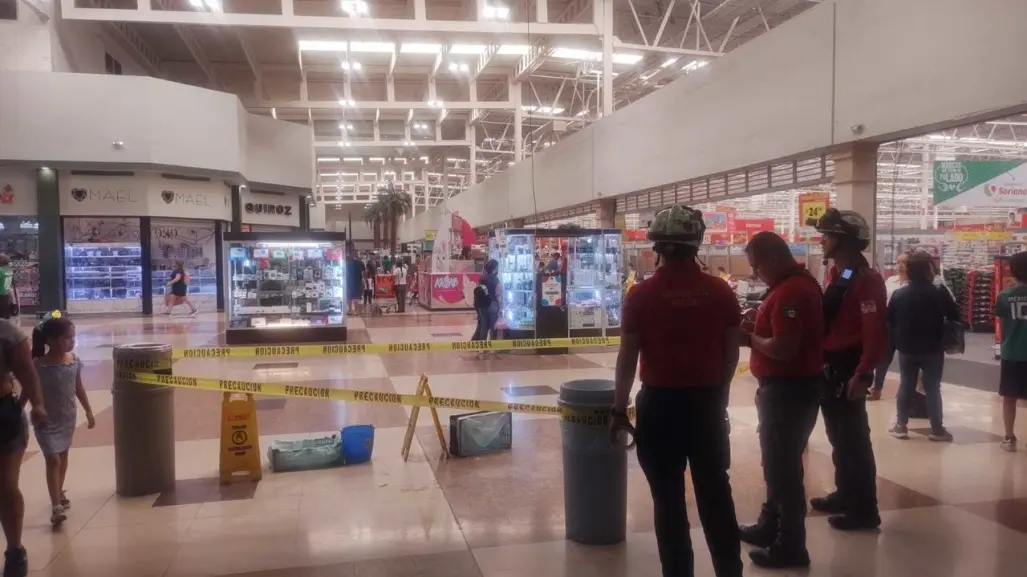 Resultan heridos dos adultos mayores tras caída de loza en Soriana (VIDEO)